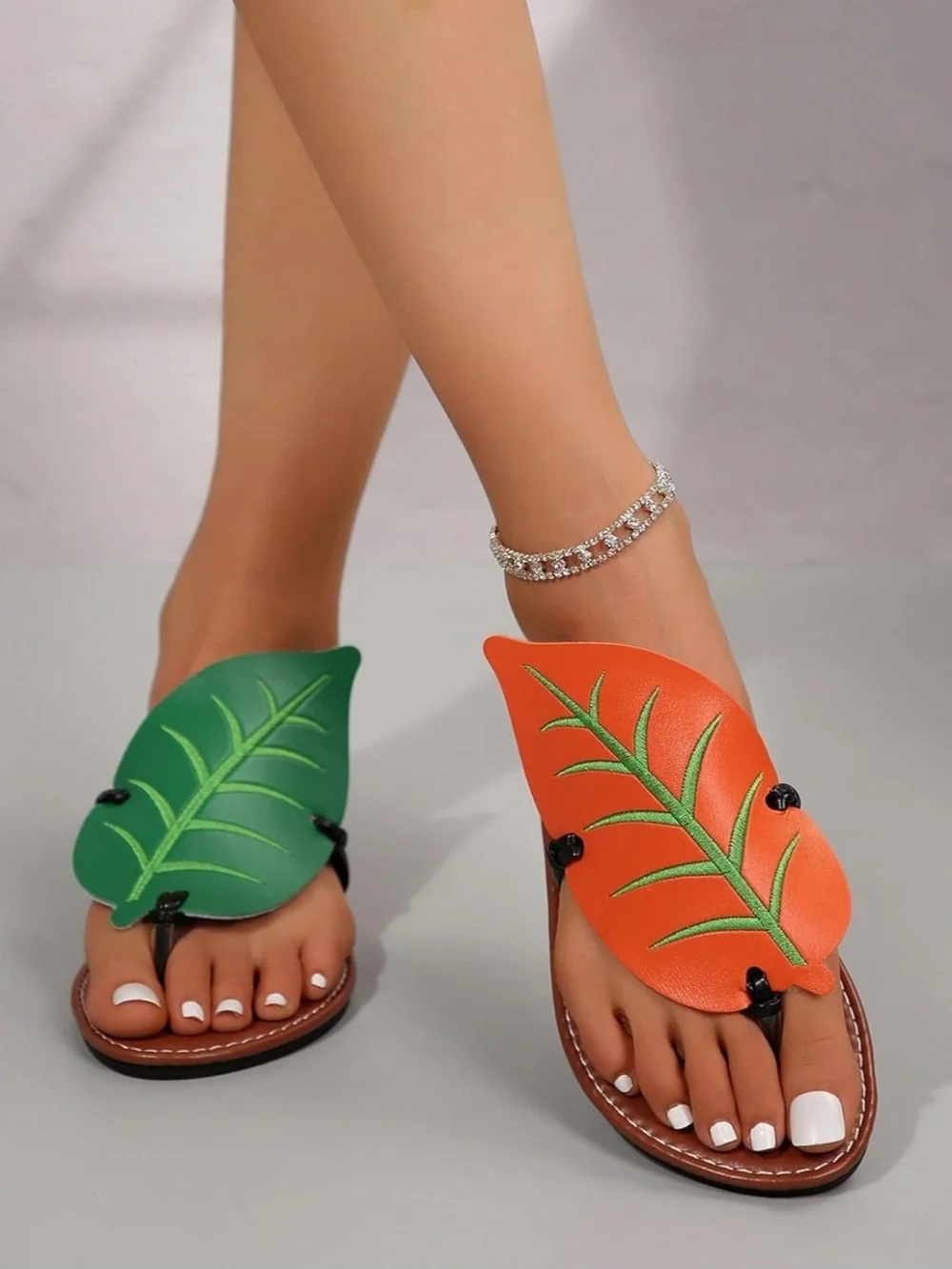 Leaf-Accent Women's Thong Sandals in Orange & Green